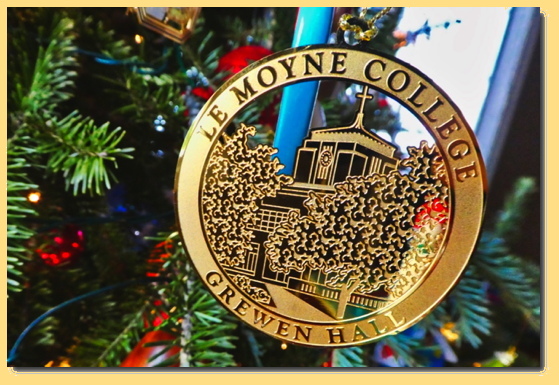 Le Moyne Xmas
                  medallion